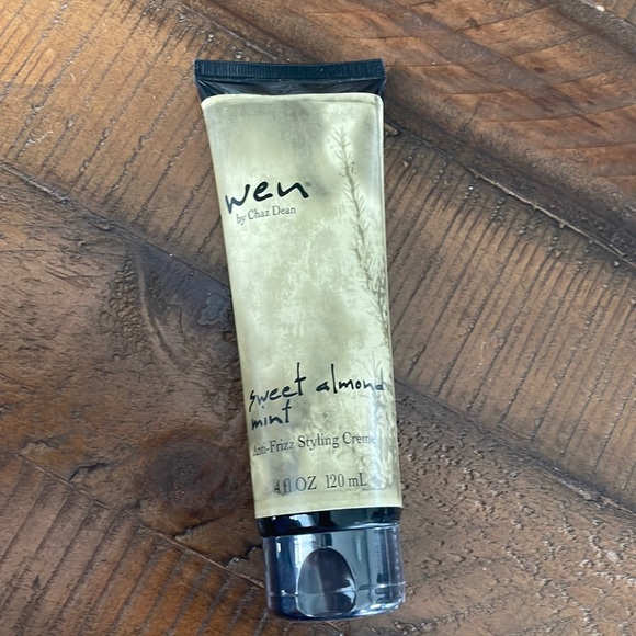 WEN by Chaz Dean Sweet Almond Mint Anti-Frizz Styling Cream - Picture 1 of 3
